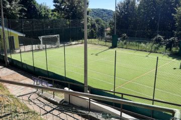In Via Scuole, nel capoluogo, si trova il campo sportivo per attività di tennis, basket e calcio a 5.